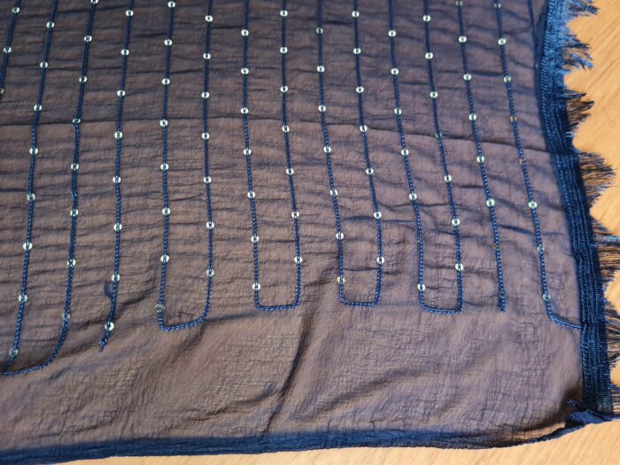 Dupatta azul marinho com fios bordados de lantejoulas