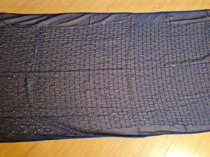 Dupatta azul marinho com fios bordados de lantejoulas