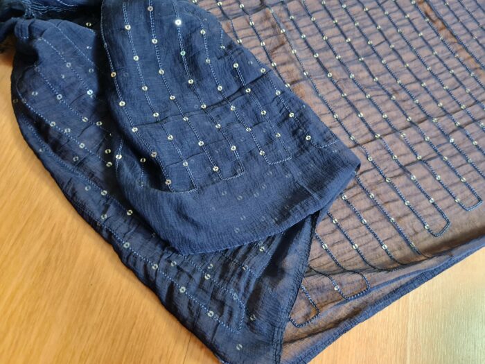 Dupatta azul marinho com fios bordados de lantejoulas