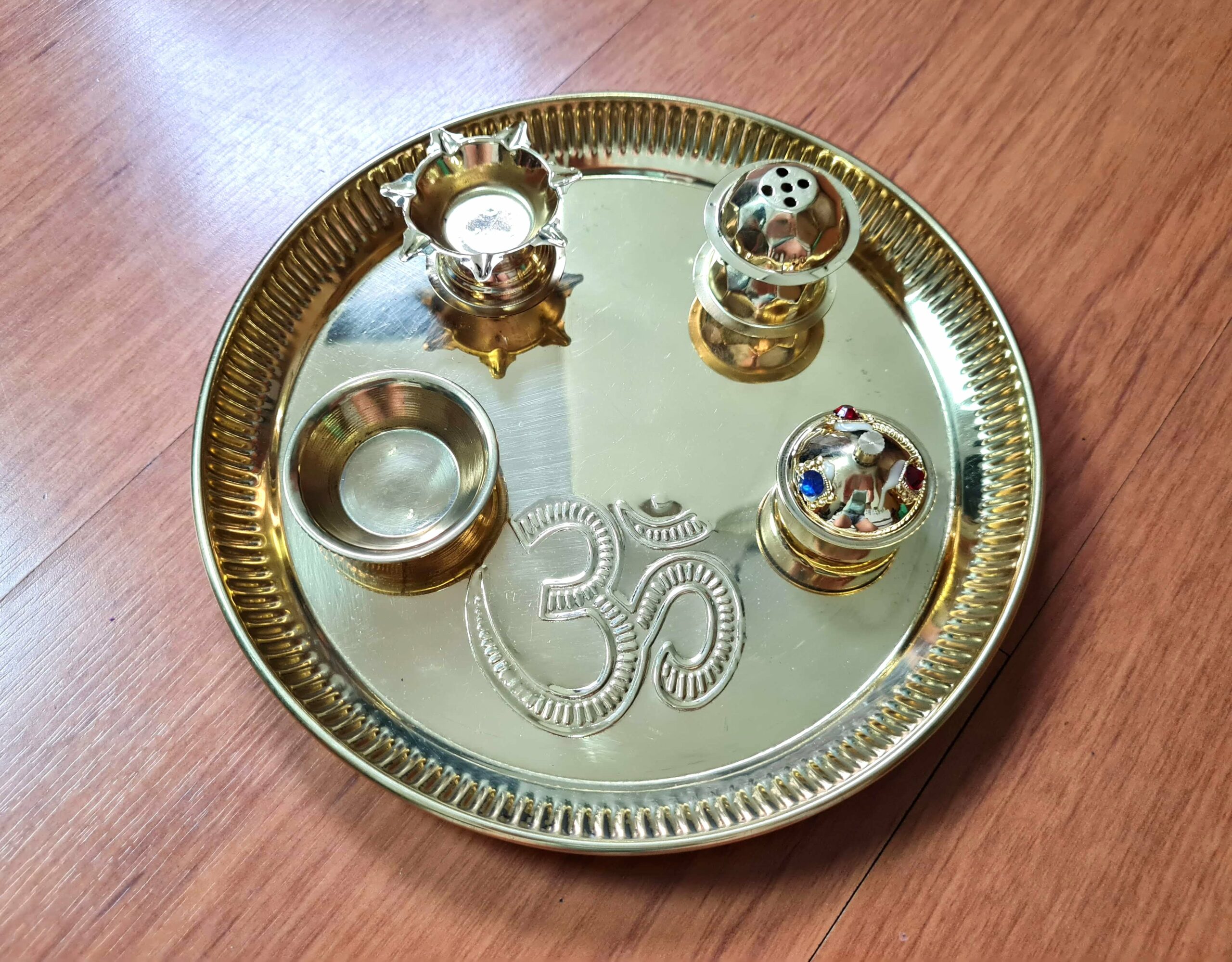 Pooja Thali prato para Puja OM com 4 peças fixas 20cm