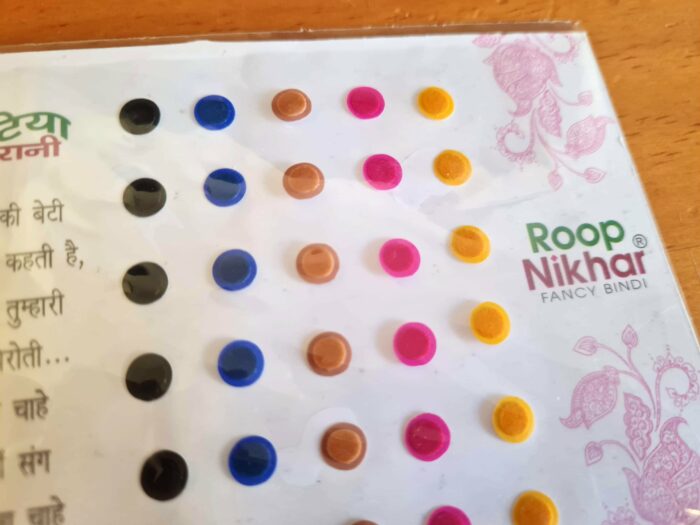 Bindi indiano super cartela color com adesivos para colar entre as sombrancelhas