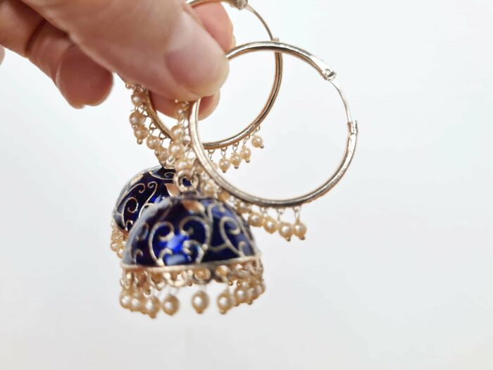 Brinco indiano Meenakari Jhumka azul royal com pérolas