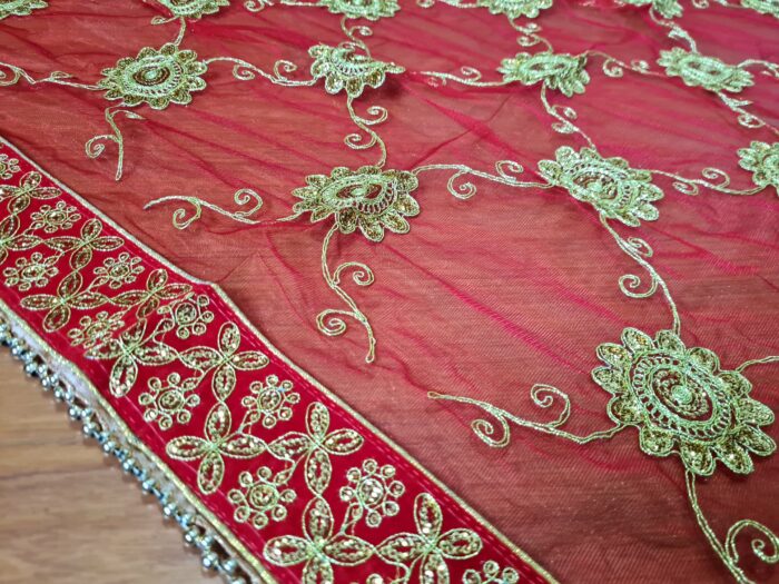Dupatta vermelha e dourada de noiva com bordados pedras e barra luxuosa