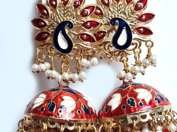 Brinco indiano Meenakari Jhumka vermelho e marinho design pavão