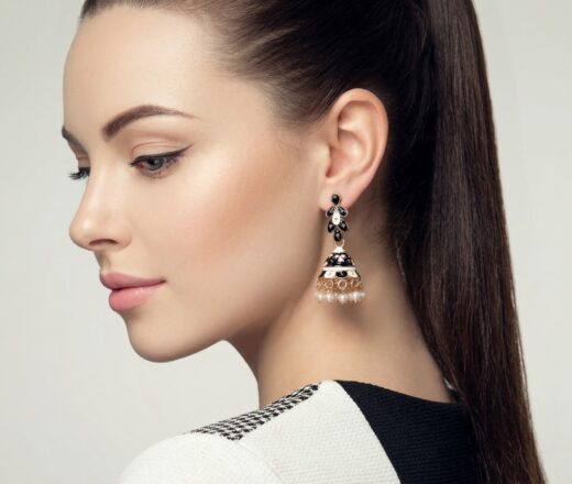 Brinco indiano Meenakari Jhumka preto com pérolas