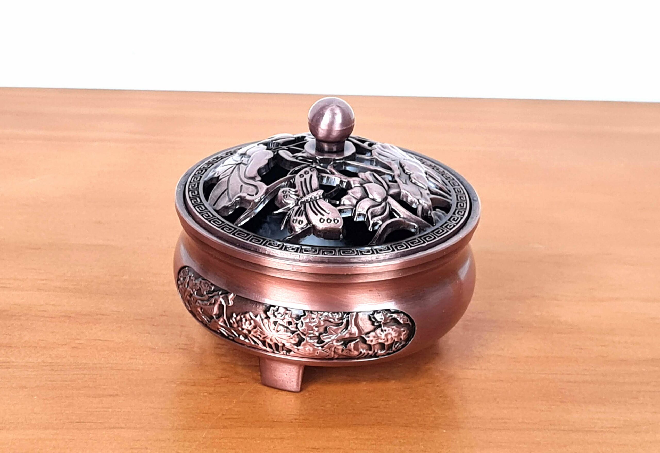Incensário turíbulo de mesa design floral lótus e borboleta rosé G