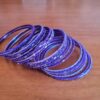 Conjunto de 24 pulseiras indianas de metal com brilhos lilás
