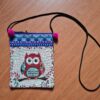 Bolsinha indiana de tecido com pompons estampa coruja II