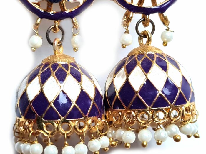 Brinco indiano Meenakari Jhumka marinho e creme design pavão