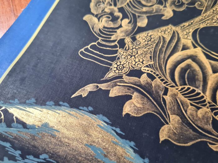 Thangka pintura tradicional tibetana que representa o Buda Maitreya
