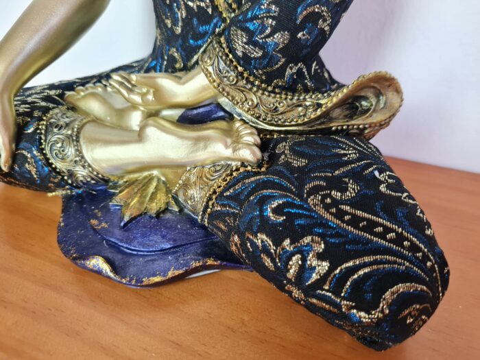 Estátua de Buda tailandês pintura especial e vestuário de tecido real 34cm