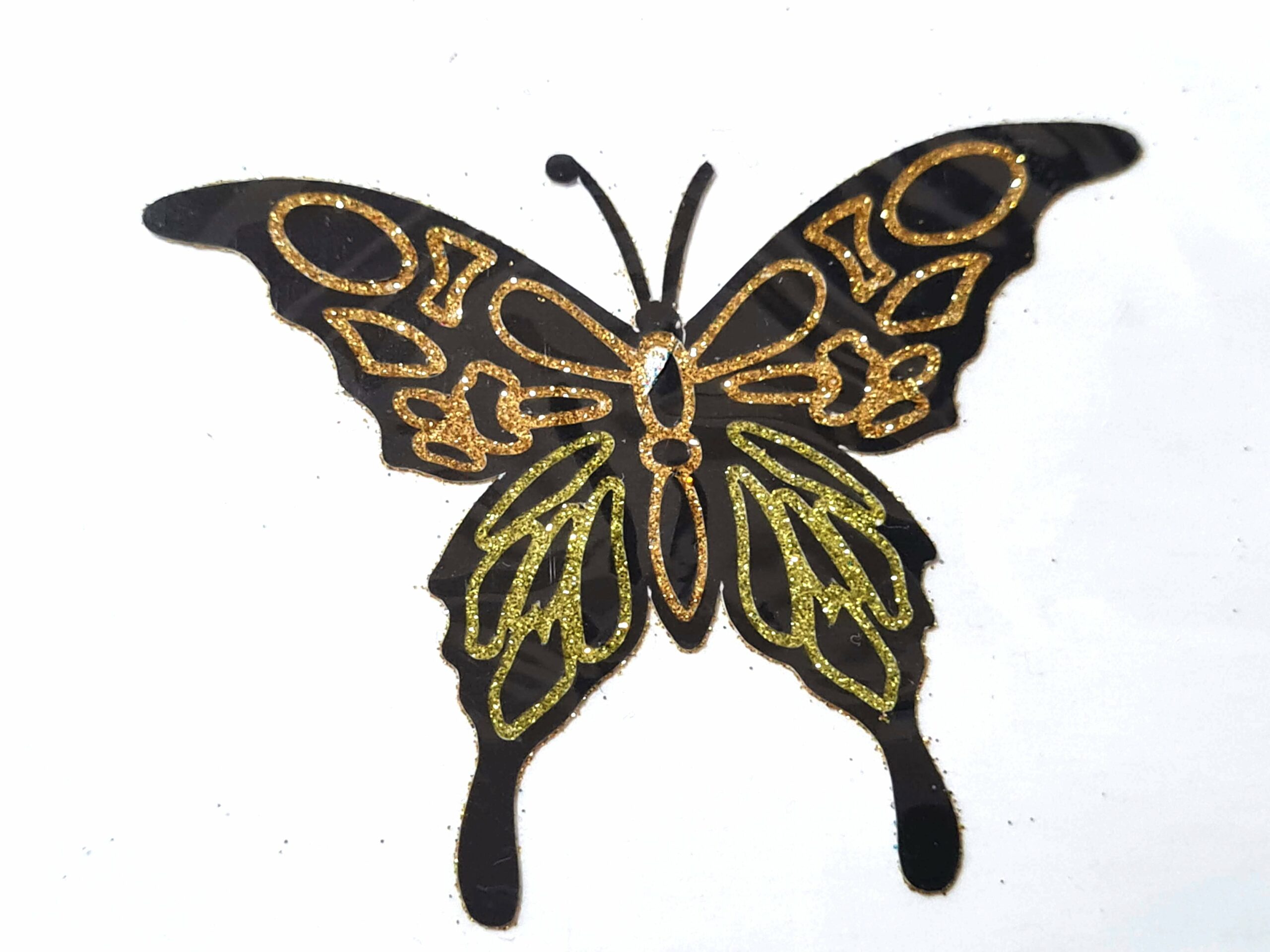 tatuagem indiana de borboleta com glitter laranja e amarelo