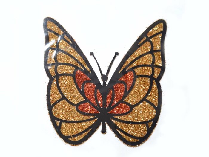 tatuagem indiana de borboleta com glitter dourada e laranja