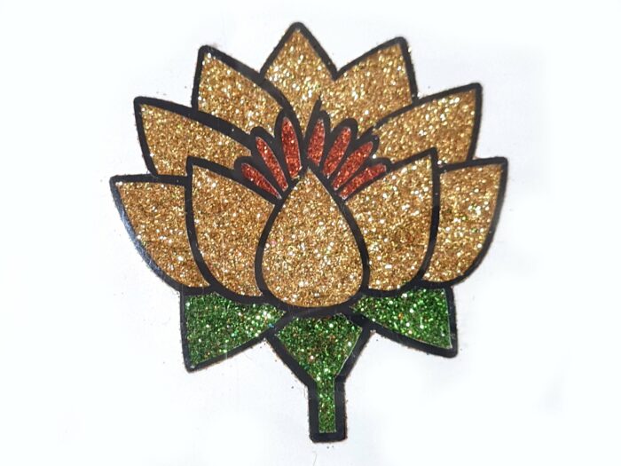 Tatuagem indiana de flor com glitter dourada II