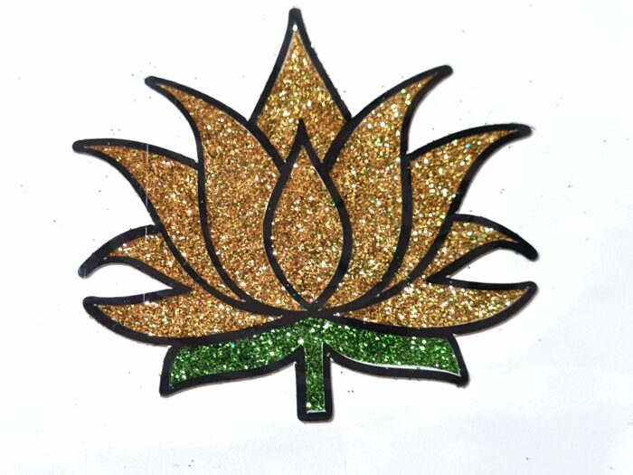 20250212_151045 Tatuagem indiana de flor com glitter dourada