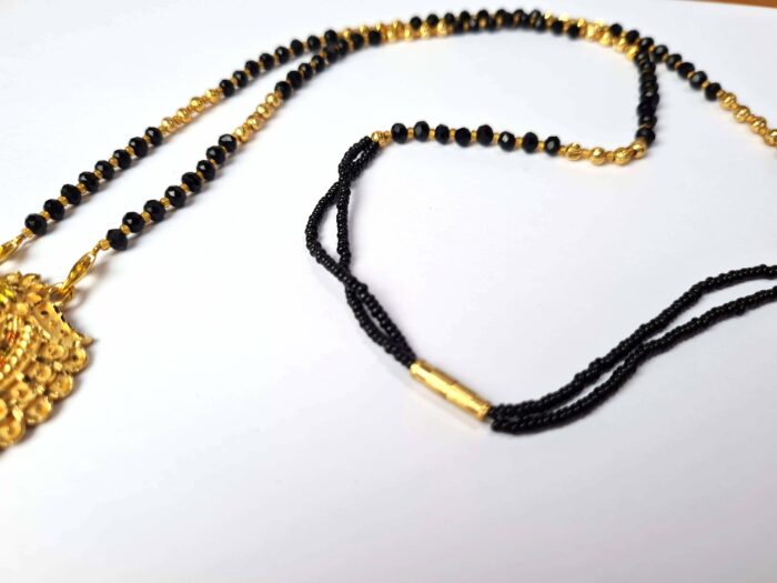 Mangalsutra colar sagrado dourado com contas pretas 40cm
