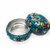 Latinha indiana azul decorada com miçangas e pedrarias para guardar kumkum