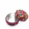 Latinha indiana pink decorada com miçangas e pedrarias para guardar kumkum