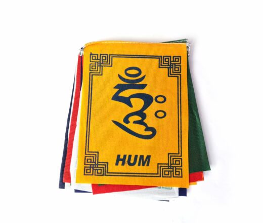 20250307_153439 Bandeiras tibetanas veludo do mantra "Om Mani Padme Hum" (13cm x 10cm)
