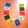 Bandeiras tibetanas veludo do mantra "Om Mani Padme Hum" (13cm x 10cm)