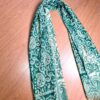 Echarpe indiana algodão com viscose dupla face estampa de arabescos verde e bege
