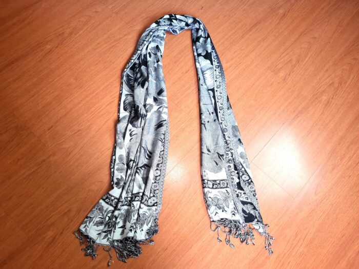 Echarpe indiana algodão com viscose dupla face estampa floral com preto e branco