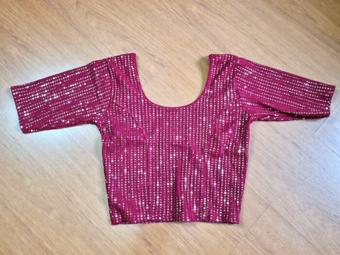 Choli para usar com Saree vermelho com lantjoulas douradas