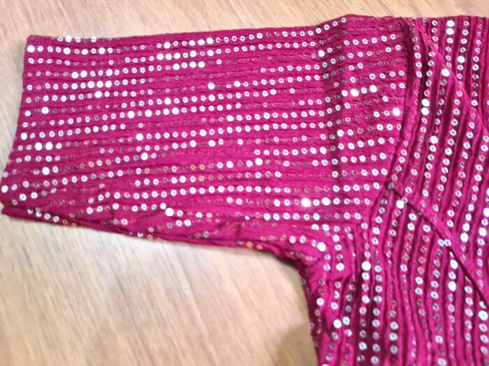Choli para usar com Saree vermelho com lantejoulas douradas