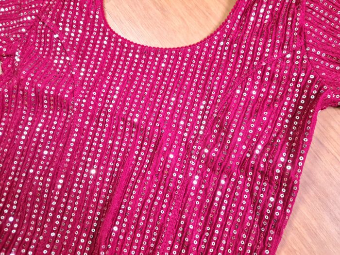 Choli para usar com Saree vermelho com lantejoulas douradas