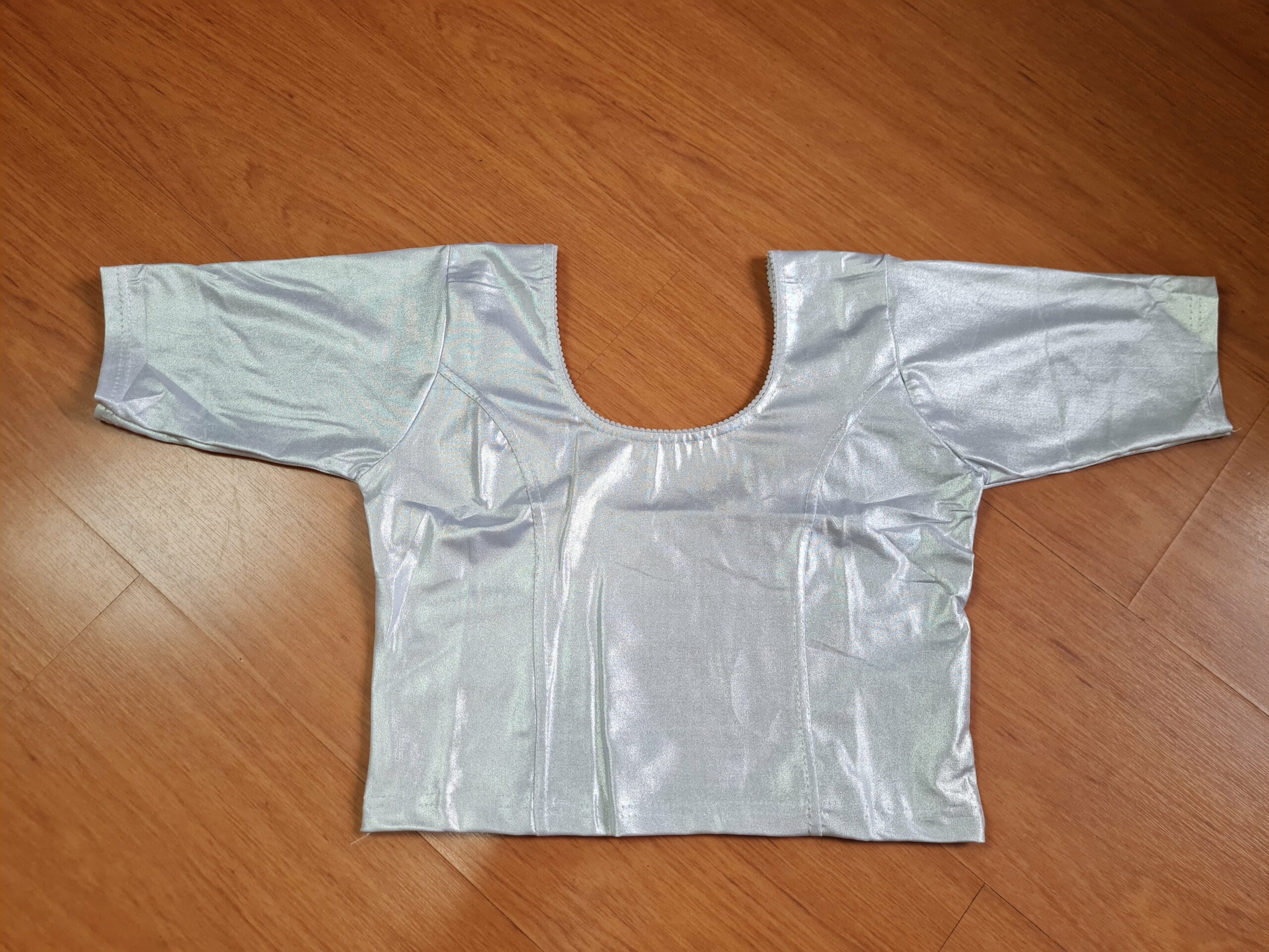 Choli para usar com Saree em cirrê prateado