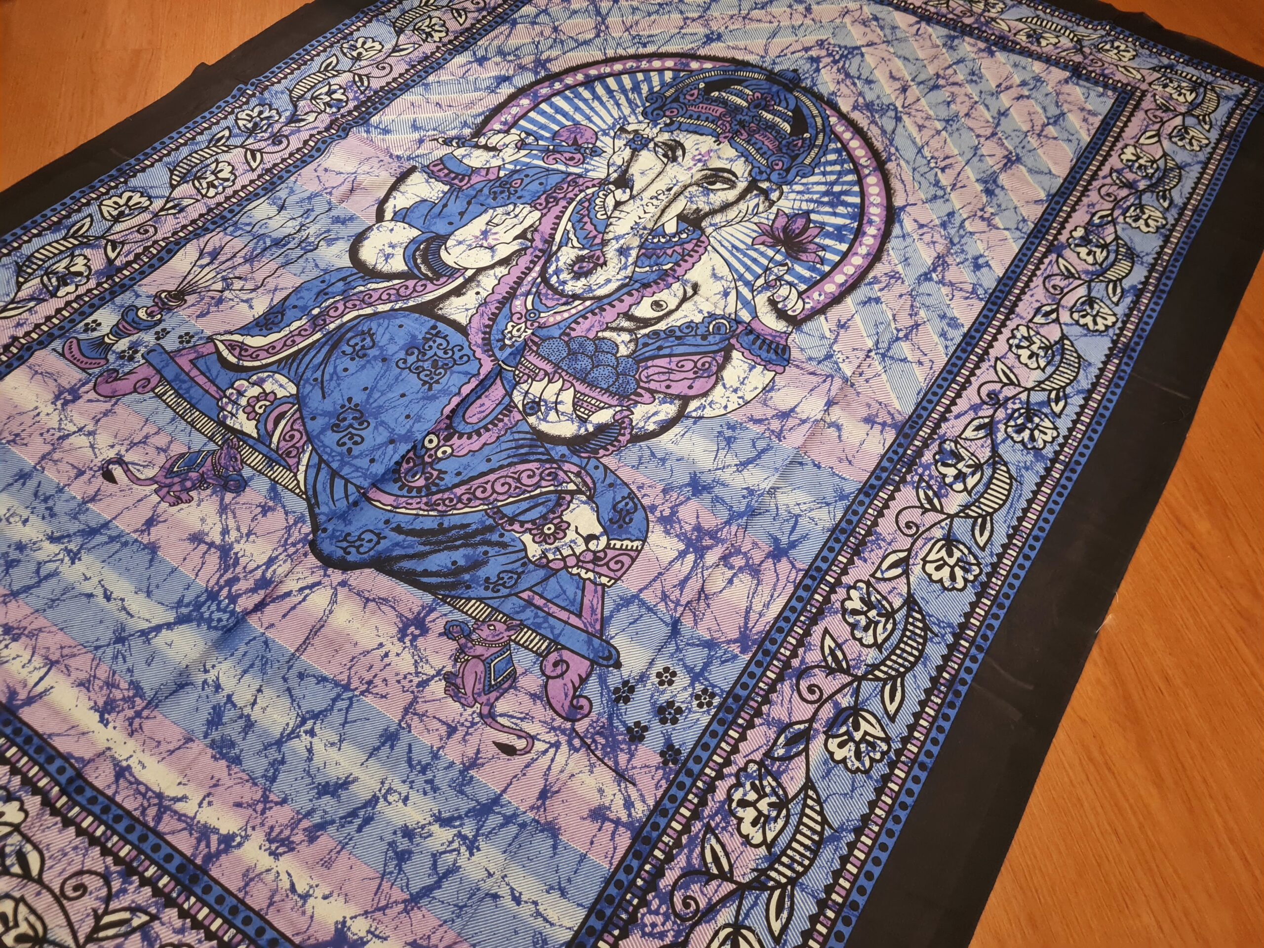 Colcha indiana ou painel de algodão estampa de Ganesha azul e lilás 2,10m