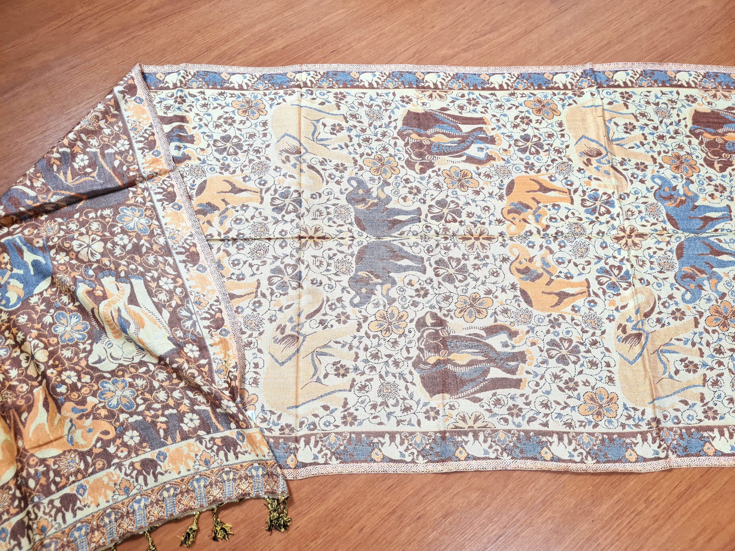 Echarpe indiana algodão com viscose dupla face elefantes creme azul e marrom
