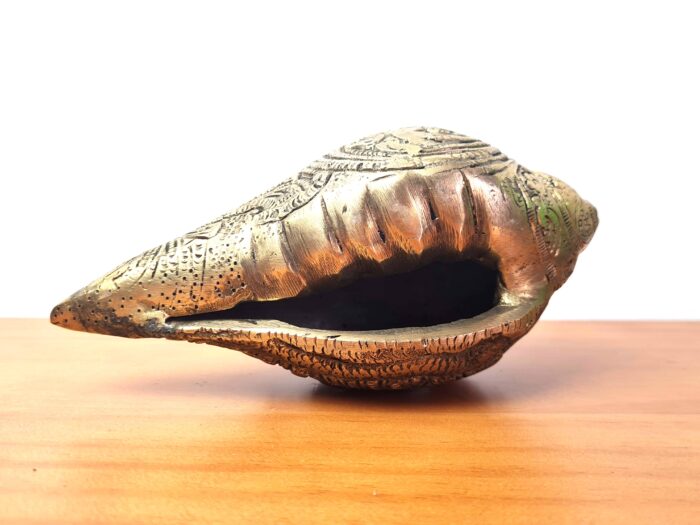 Shankha do Deus Vishnu Concha em metal brass com Lakshmi 16cm