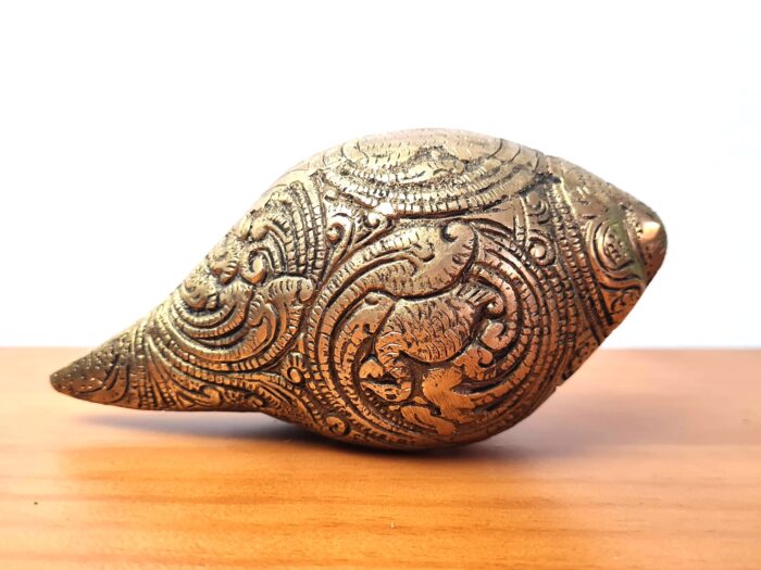 Shankha do Deus Vishnu Concha em metal brass com Lakshmi 16cm
