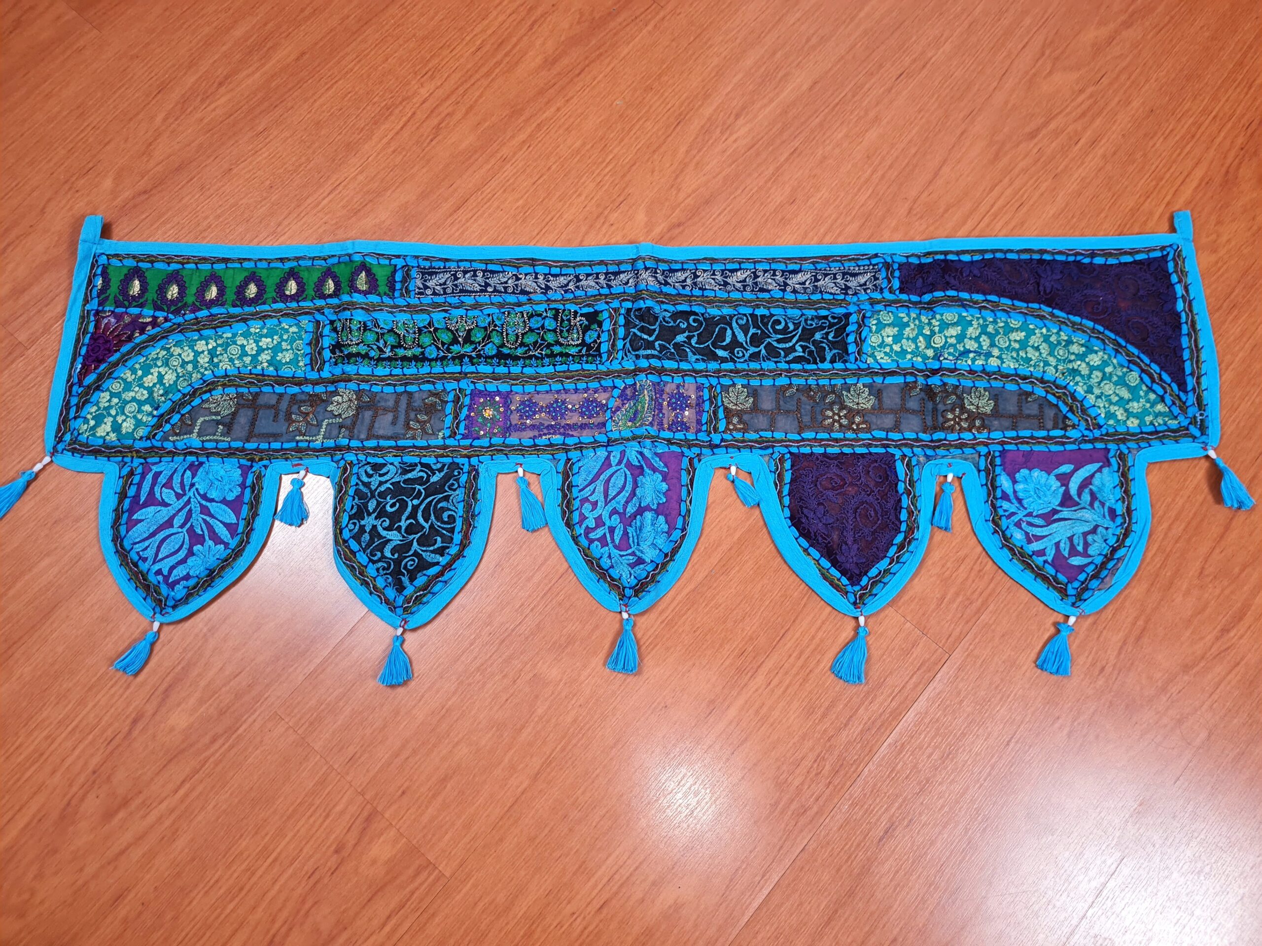 Bandô de porta indiano (Toran) 5 pontas bordado azul claro III