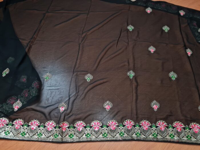 Sari indiano de crepe de seda preto rosa e dourado bordado