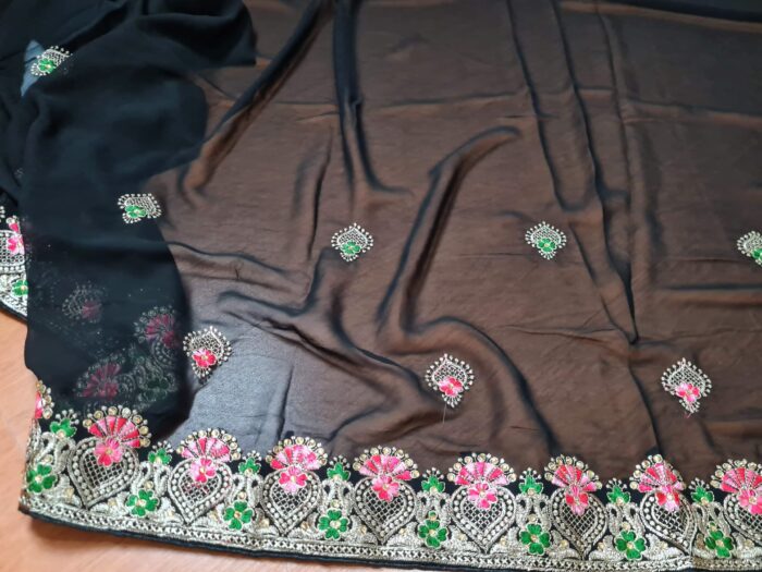 Sari indiano de crepe de seda preto rosa e dourado bordado