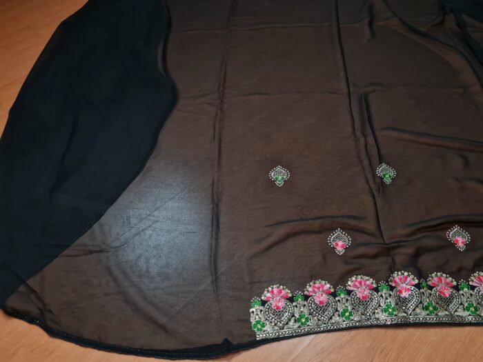 Sari indiano de crepe de seda preto rosa e dourado bordado