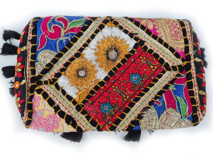 Bolsa indiana Banjara 100% bordada a mão preto e coloridos II