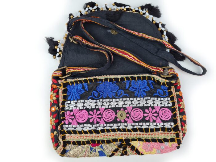 Bolsa indiana Banjara 100% bordada a mão preto e coloridos II