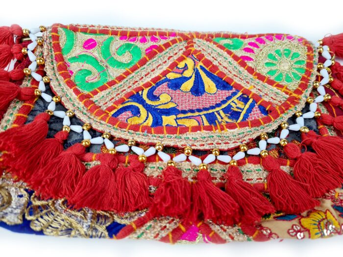 Bolsa indiana Banjara 100% bordada a mão vermelho e coloridos II