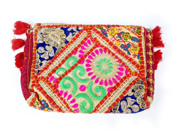 Bolsa indiana Banjara 100% bordada a mão vermelho e coloridos II