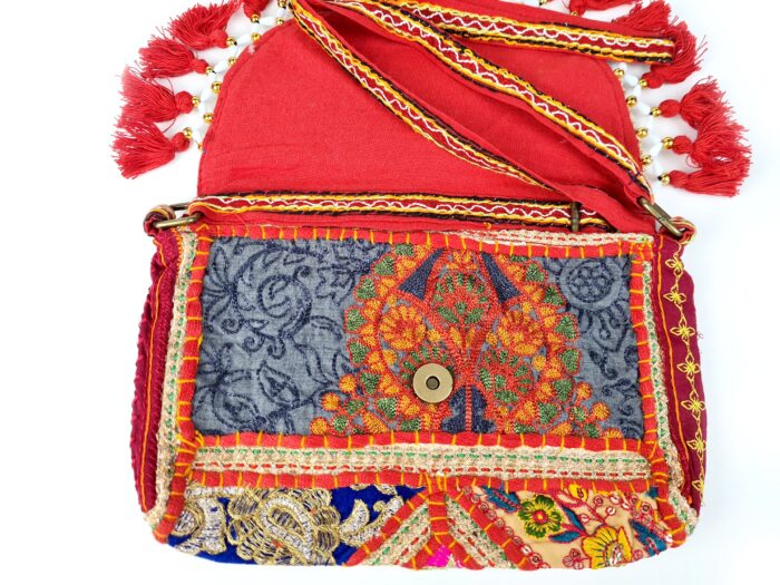 Bolsa indiana Banjara 100% bordada a mão vermelho e coloridos II