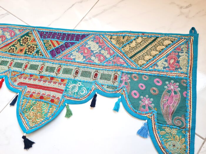 Bandô de porta indiano (Toran) 5 pontas bordado azul e color 45cm