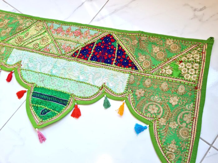 Bandô de porta indiano (Toran) 5 pontas bordado verde e color 45cm