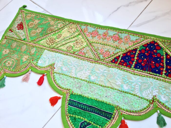 Bandô de porta indiano (Toran) 5 pontas bordado verde e color 45cm