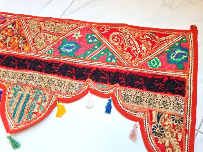 Bandô de porta indiano (Toran) 5 pontas bordado vermelho e color 45cm