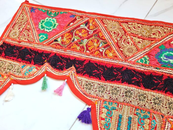 Bandô de porta indiano (Toran) 5 pontas bordado vermelho e color 45cm