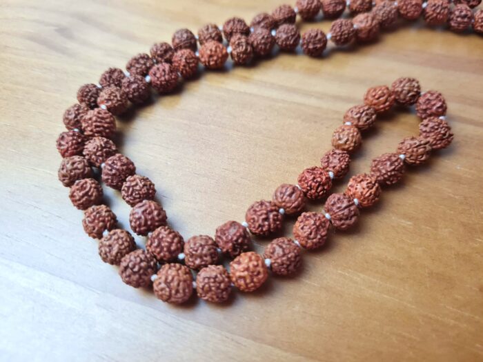 Japamala indiano de 108 contas de Rudraksha 7mm tassel laranja