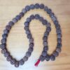 Japamala indiano de 54 contas de sementes grandes de sementes de Rudraksha 18mm para mantras e meditação. Sementes originais trazidas da Índia.